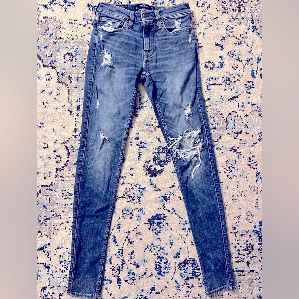 Hollister Women’s super skinny distressed jeans size 28